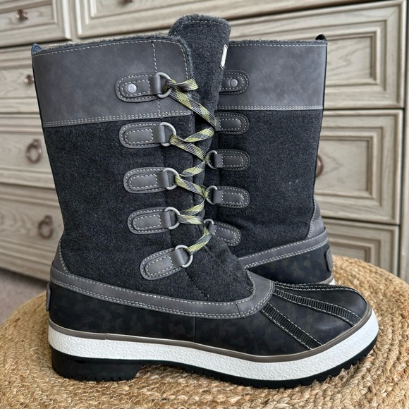 Ugg Women’s Baroness Waterproof Insulated Pack Snow Boot - Picture 6 of 11